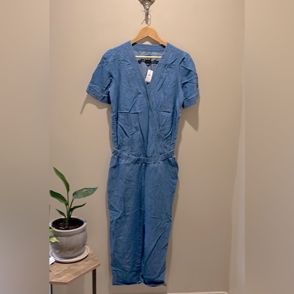 GAP - Maternity V-Neck Jumpsuit - Picture 4 of 10